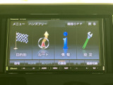 高精細なディスプレイが、運転をサポートします。様々な情報をわかりやすく表示し、快適なドライブを演出。使いやすさにもこだわった設計です。
