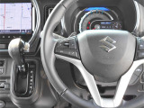 ステアリングには様々なスイッチが付いておりますので運転しながらの操作も楽ちんです♪