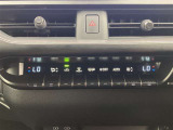 オートエアコンは温度を設定するだけで、自動で風量などを設定してくれます。運転しながら操作も必要ないので、安全性も向上します。