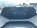 視認性の高いメーター類で、運転に必要な情報を的確に把握できます。運転状況に合わせて表示内容が変化し、安全運転をサポートします。