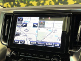【9.2型メーカー純正ナビ】インテリアに溶け込むスタイリッシュな「専用設計」メーカーナビを装備♪視認性や操作性など基本性能にも優れ、より上質なカーライフをお楽しみいただけます。