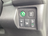 燃費を良くするECON、横滑りを防止するVSA等のスイッチは運転席の右側、手の届きやすい位置にあります。