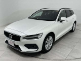 展示台数約40台、広い展示場、広いショールームルームで楽しいお車選びを。 お気軽にご連絡ください。