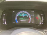 視認性の高いメーター類で、運転に必要な情報を的確に把握できます。運転状況をひと目で確認でき、安全運転をサポートします。