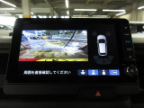 バックカメラの画像です。ガイドラインがスムースな車庫入れをサポートいたします。車庫入れの安心感がアップしますね。