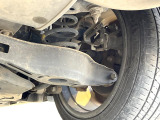 お車を安心してお乗りいただく為には、足回りの定期点検が欠かせません。サービスサポート(有償保証)では無料点検もご提供しており、安心のカーライフをお過ごしいただけるサポート体制が整っています。
