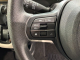 ステアリングにオーディオ操作スイッチが付いています。オーディオ画面に直接タッチしなくても操作が出来ますので、運転に集中できます。