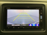バックでの車庫入れも安心です!リアカメラが付いているバックモニター付のナビを装備しております。操作線もついており距離感も画面から確認できます。