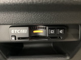 ハンドルの右下にETC2.0がついています。高速道路の料金所の通過も楽々です!。 カードの取り出しもしやすい場所についています。