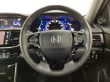 ハンドルにHondaセンシング系のクルーズコントロールやレーンキープアシストなどのスイッチと、オーディオの操作スイッチが装備されています。ハンドルから手を離さず安全に操作できます。