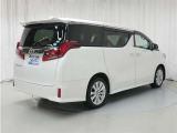 バックカメラ付きなので後方を確認しながら安心して駐車することができます。