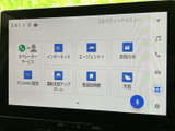 多彩な機能を備えたナビゲーションシステムで、快適なドライブをサポート。音楽再生や車両情報も一画面で確認でき、日常使いにも便利です。