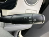 操作しやすいウインカーレバーで、スムーズな車線変更をサポート。安全確認と合わせて、確実な合図を送りましょう。