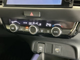 オートエアコンで、毎日のドライブを快適に。温度、風量を自動で調整し、理想的な車内環境を提供します。