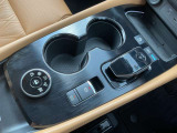 運転席まわりの画像です。