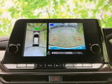 車両の周囲状況を分かりやすく表示し、駐車時の安全性を高めます。狭い場所でも安心して取り扱いができるため、運転に自信のない方にもおすすめです。