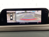 狭い場所での駐車やすれ違いなどでより的確な運転操作に役立つ360&deg;ビューモニターが装備されています。