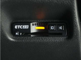 ◆ETC2.0装着◆進化したドライブ体験。料金収受システムだけだったETCが生まれ変わって、高速道路を賢く使うETC2.0に進化しました。多彩な情報サービスが便利で快適なドライブ体験を提供します。