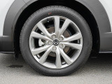 18インチ純正アルミホイールを装備。タイヤサイズは215/55R18となります。