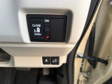 狭い駐車場や壁際でもドアをぶつける心配が少なく開けられる両側スライドドアです。助手席側は電動で、開閉操作も楽々です!