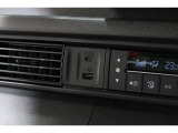 スマートフォンなどの音楽再生が可能なUSB接続ジャック装備車両です♪♪♪