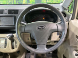 インテリアに合わせたデザインのステアリングは、運転される方のことも考え、運転しやすい形状、大きさです。是非一度、実際に触ってお確かめください。