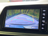 【バックカメラ】駐車時に後方がリアルタイム映像で確認できます。大型商業施設や立体駐車場での駐車時や、夜間のバック時に大活躍!運転スキルに関わらず、今や必須となった装備のひとつです!