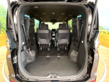 普段のお買い物や通勤、送迎等に十分な荷室スペースを確保しております。セカンドシートを倒すと、大きな荷物の積載も可能です♪