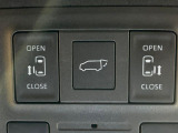 【パワーバックドア】スマートキーや運転席のボタンを押すだけでリアゲートが自動で開閉します!荷物を持っている時や、高い位置にあるバックドアを閉める際に便利な機能です♪