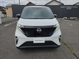 LEDヘッドライト。LEDなのでより明るく道を照らしてくれます。