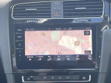 スマートフォン用アプリ[Apple CarPlay][Android Auto]対応の純正ナビ Discover Pro を装備、ラジオのほか、USB、Bluetoothハンズフリー通話にも対応。
