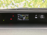 洗練されたデザインのメーターパネル。視認性が高く、運転に必要な情報をスムーズに確認できます。運転に集中できる空間です。