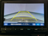 【バックカメラ】運転が苦手な方も車庫入れラクラクです!ギアをリバースに入れれば自動的に切り換わりますので、面倒な操作は不要です♪狭い駐車場もお車を傷つけず安心ですね!