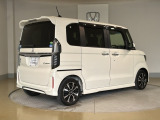 ご納車までの期間ですが、県内のお客様は1、2週間、県外のお客様は2、3週間ほどでご納車が可能となります。ただし、お支払いや書類の状況によっては多少の前後もありますので、その際には何卒ご了承下さい。