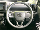 インテリアに合わせたデザインのステアリングは、運転される方のことも考え、運転しやすい形状、大きさです。是非一度、実際に触ってお確かめください。