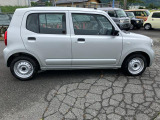 清潔な中古車展示場で皆様のご来店をお待ちしています。