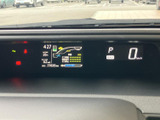 視認性の高いメーターで、運転に必要な情報を的確に把握できます。運転席をスタイリッシュに演出します。