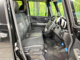 運転席まわりには十分なスペースがあり、大柄な方でもゆったり運転していただける環境です。