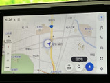 高精細な地図表示で、運転をサポート。周辺情報も確認でき、スムーズな目的地到達を支援します。渋滞情報もリアルタイムで確認できます。