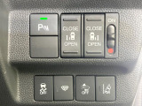 【両側パワースライドドア】スマートキーや運転席のスイッチで後席両側スライドドアの開閉が可能♪電動だから力を入れてドアを開ける必要が無く、小さなお子様でも簡単に開け閉めでき快適です♪