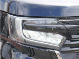 【LEDヘッドライト】省電力で長寿命の明るく運転しやすいLEDヘッドランプです。明るく照らすので暗い夜道からお客様を守ってくれます。