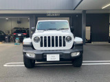 Jeep伝統のセブンスロットルグリルを引き継現在風にアレンジされております。