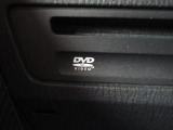 CD/DVD再生プレーヤーとフルセグTVチューナーを装備しています。また、USB端子も備えています。