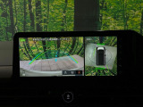 【アラウンドビューモニター】専用のカメラにより、上から見下ろしたような視点で360度クルマの周囲を確認することができます☆死角部分も確認しやすく、狭い場所での切り返しや駐車もスムーズに行えます。