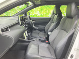 シンプルで機能的なデザインが特徴の運転席。集中して運転に臨める空間を提供します。