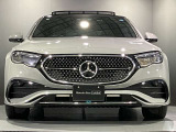 フロントグリル中央に大きく輝くスリーポインテッドスター。メルセデスベンツならではのステータスを強く感じる事ができます
