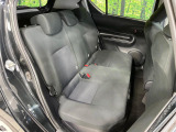 コンパクトカーですが、セカンドシートは十分な広さがあり快適にお乗りいただけます♪シートを倒して大きな荷物を積んだりと、用途の幅が広い1台です。