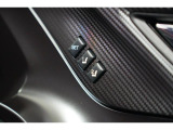 運転席のシートポジションメモリー機能は、登録済みの運転者と交代しても、シートポジションの変更の手間がかかりません。