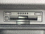 【ETC】有料道路を利用する際に料金所で停止することなく通過できる、ETC車載器(ノンストップ自動料金収受システム機器)が装備されています。セットアップを行うことで利用可能になります。