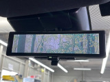 【インテリジェントルームミラー】後席の大きな荷物や同乗者で後方が確認しづらい時でも安心!カメラが撮影した車両後方の映像をルームミラー内に表示。クリアな視界で状況の確認が可能です!